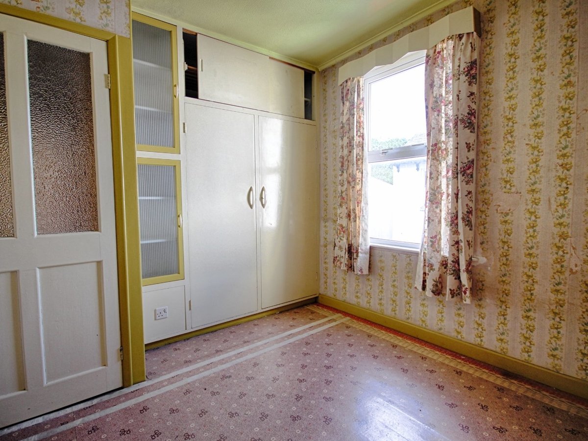 4 bedroom  House for sale in Cheltenham - Slide-11