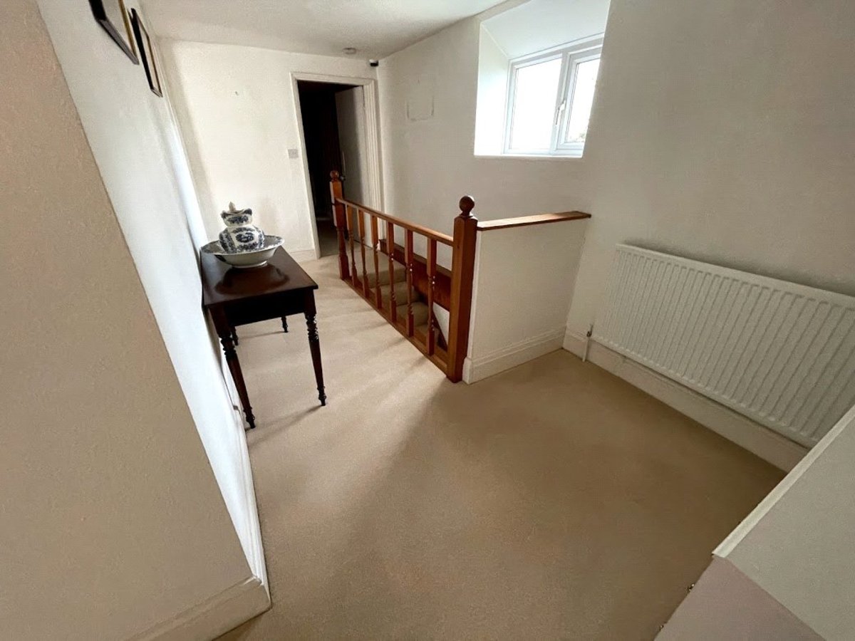 3 bedroom  House for sale in Cheltenham - Slide-6