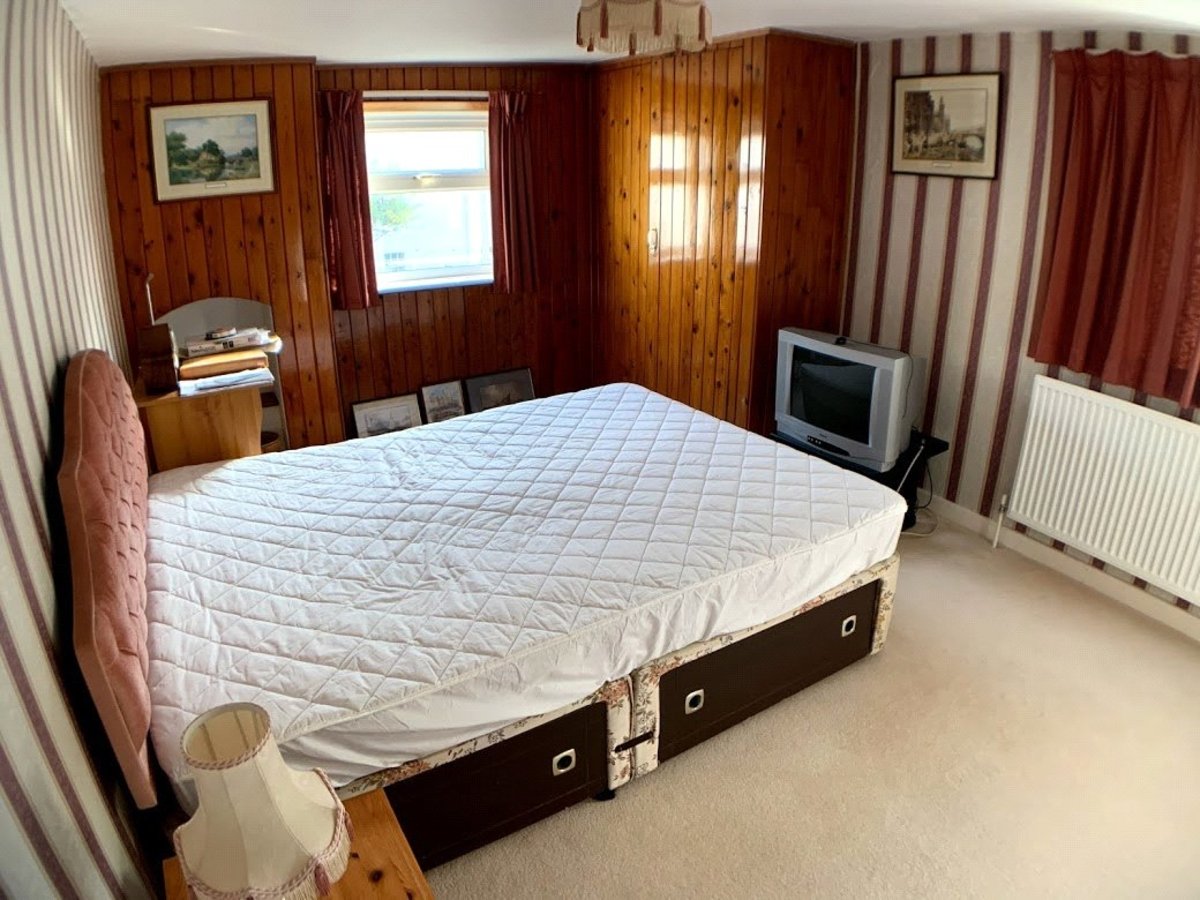 3 bedroom  House for sale in Cheltenham - Slide-8