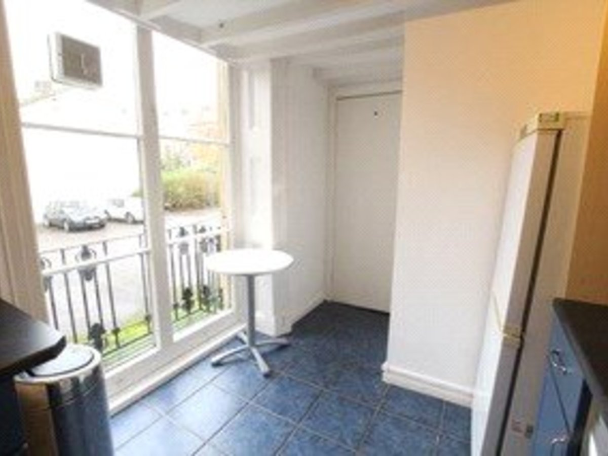 1 bedroom  Flat/Apartment for sale in Gloucestershire - Slide-5