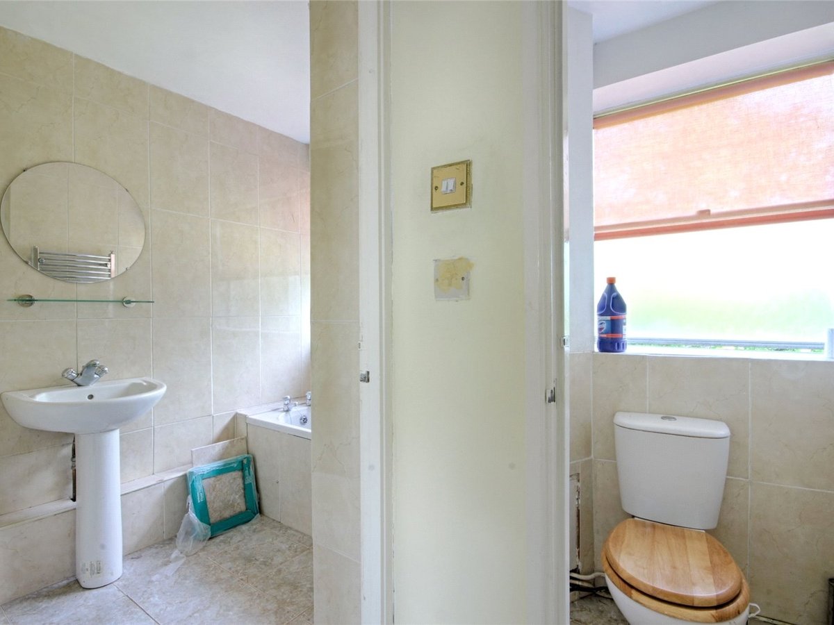 3 bedroom  Flat/Apartment for sale in Gloucestershire - Slide-9