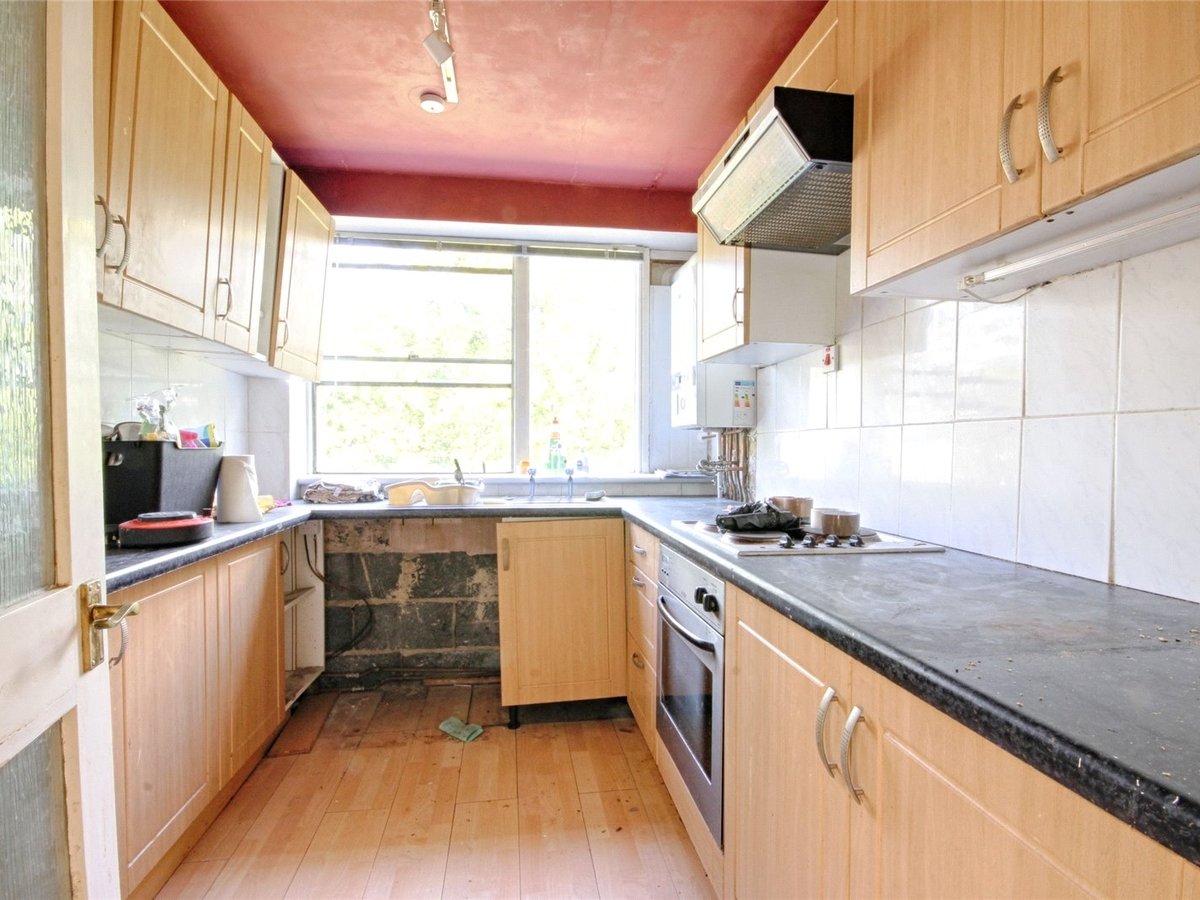 3 bedroom  Flat/Apartment for sale in Gloucestershire - Slide-3