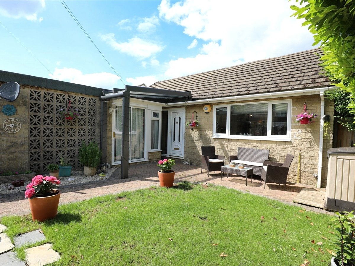 4 bedroom  House,Bungalow for sale in Gloucestershire - Slide-1