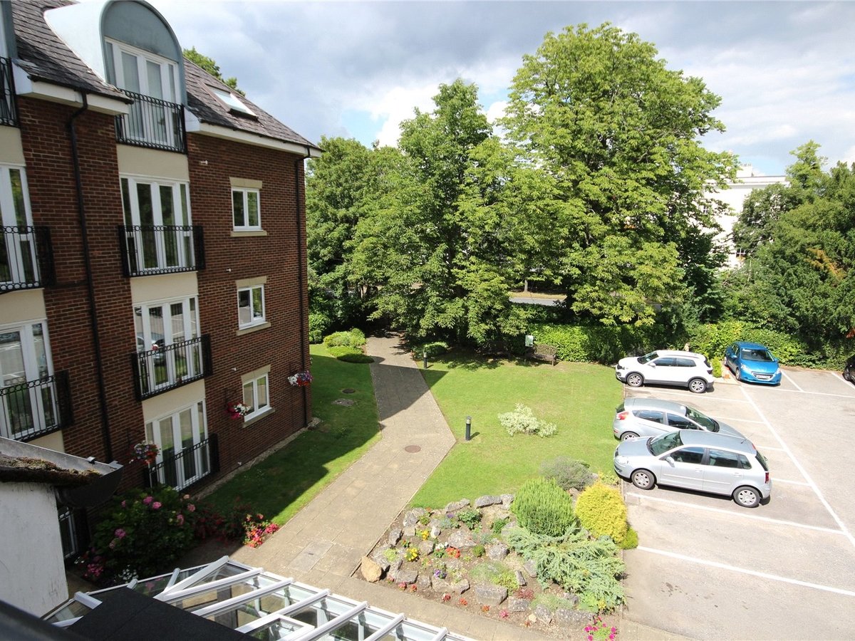 1 bedroom  Flat/Apartment for sale in Gloucestershire - Slide-3