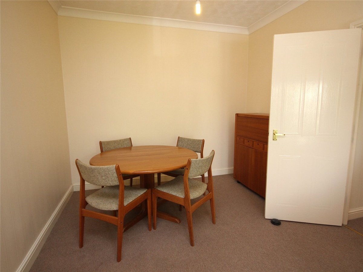 1 bedroom  Flat/Apartment for sale in Gloucestershire - Slide-4
