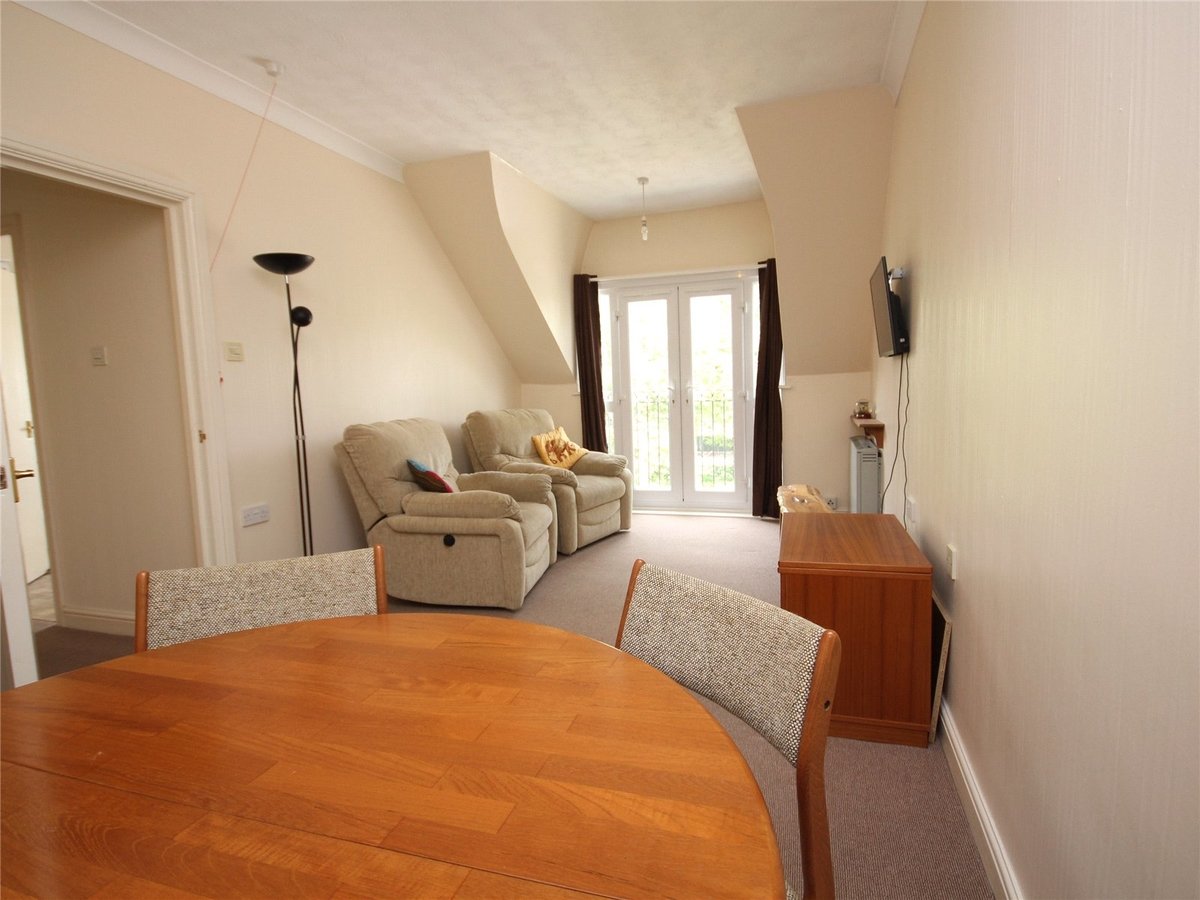 1 bedroom  Flat/Apartment for sale in Gloucestershire - Slide-2