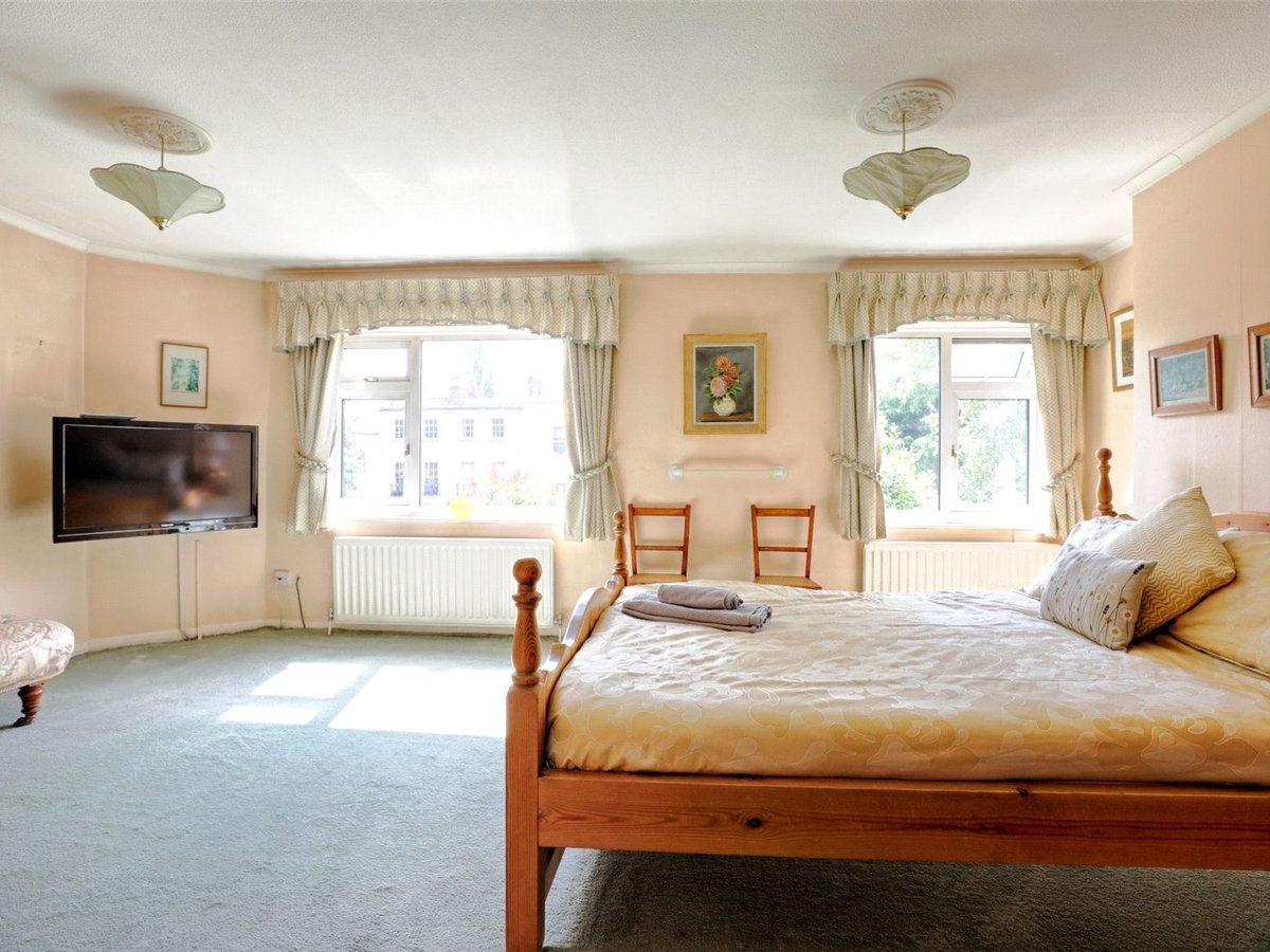 1 bedroom  House for sale in Cheltenham - Slide-16