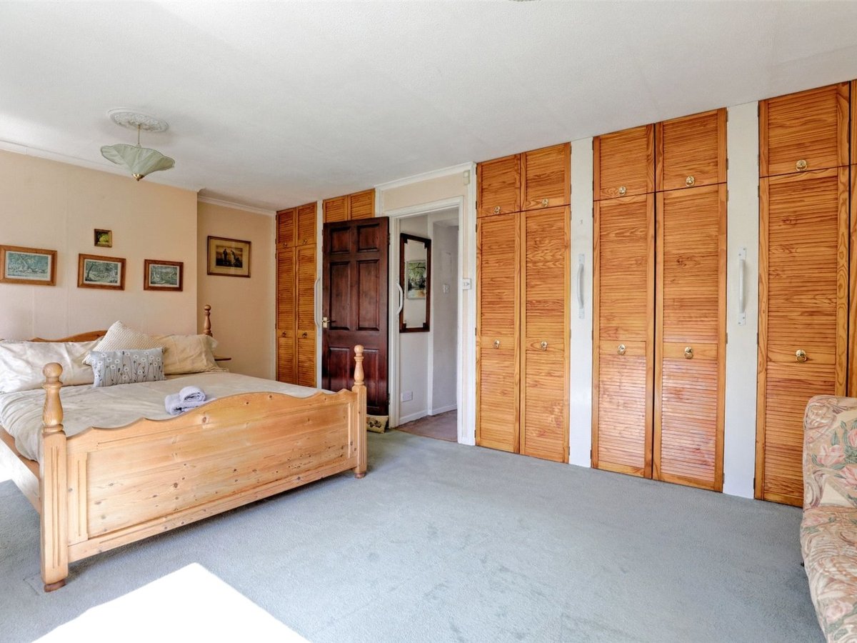 1 bedroom  House for sale in Cheltenham - Slide-7