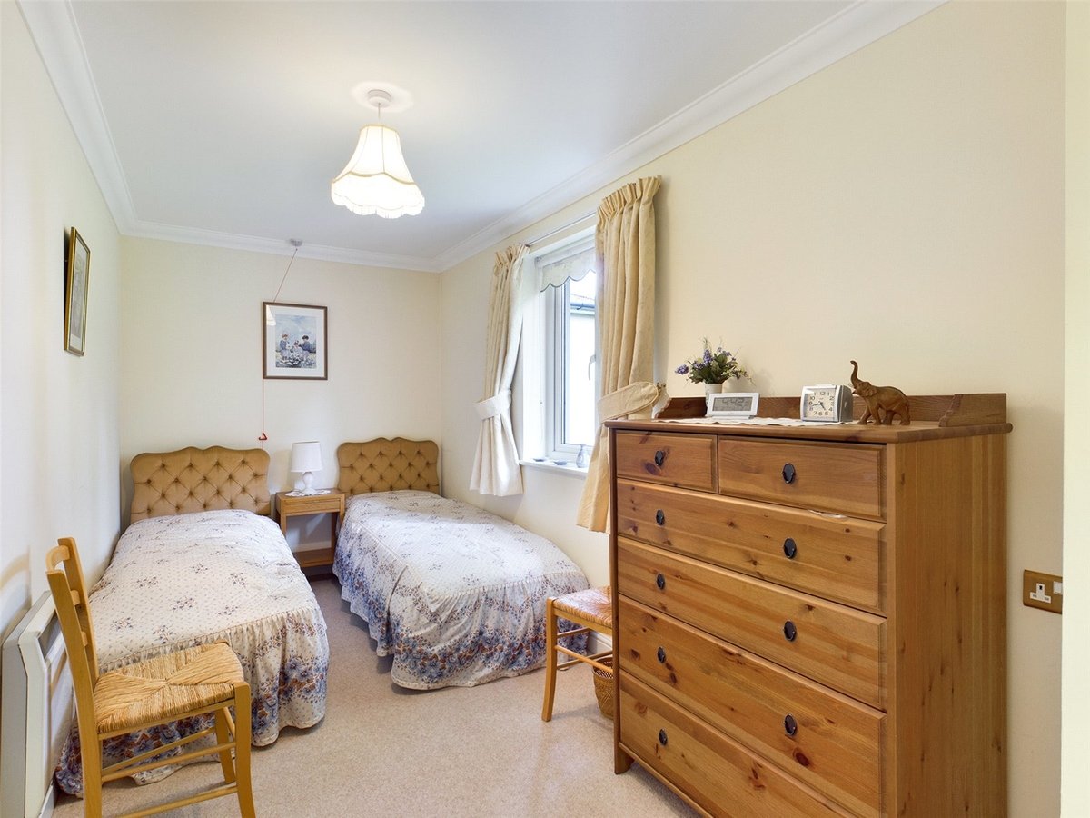 2 bedroom  Flat/Apartment for sale in Gloucestershire - Slide-7