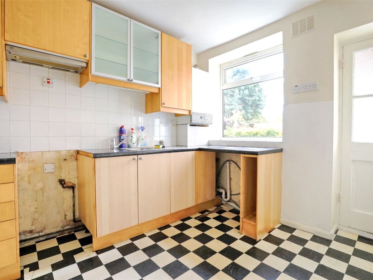 2 bedroom  Flat/Apartment for sale in Gloucestershire - Slide-4