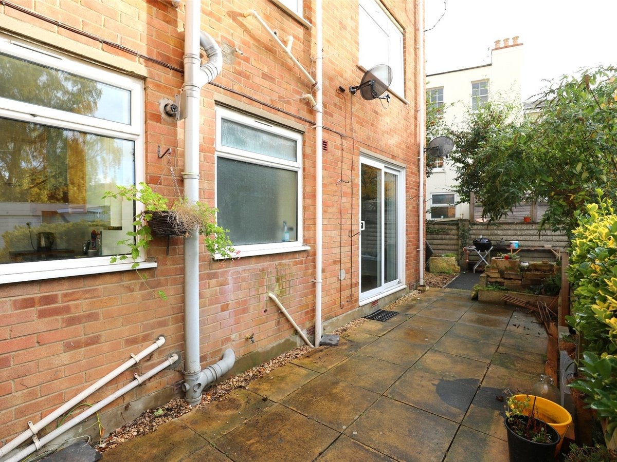 2 bedroom  Flat/Apartment for sale in Gloucestershire - Slide-12