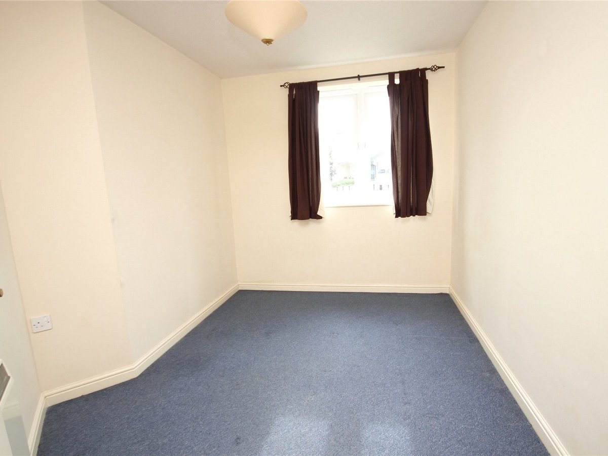 2 bedroom  Flat/Apartment for sale in Cheltenham - Slide-6