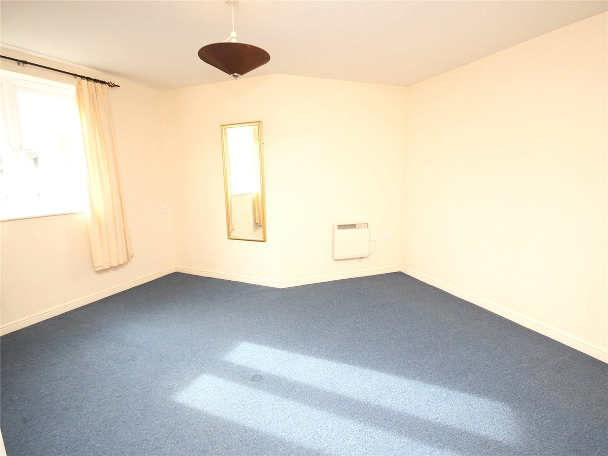 2 bedroom  Flat/Apartment for sale in Cheltenham - Slide-5