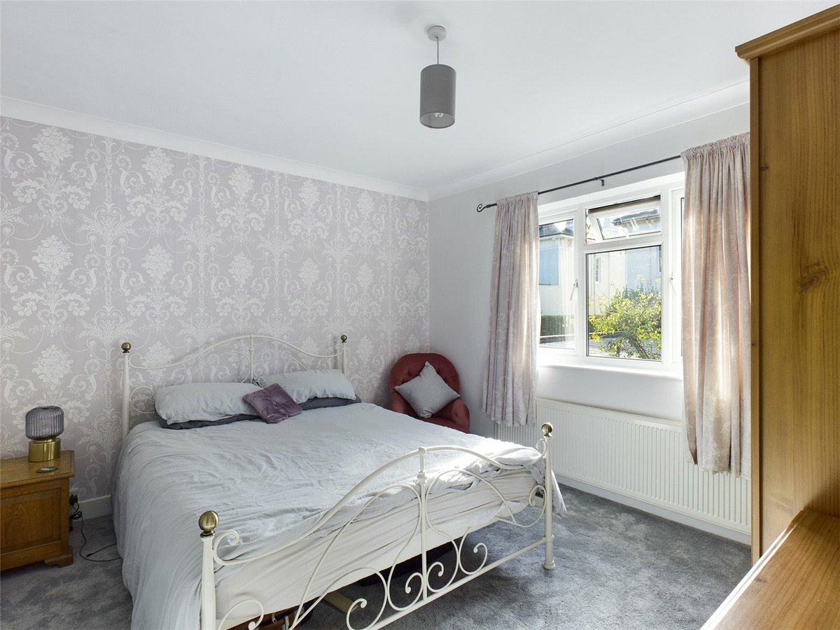 4 bedroom  House for sale in Cheltenham - Slide-8