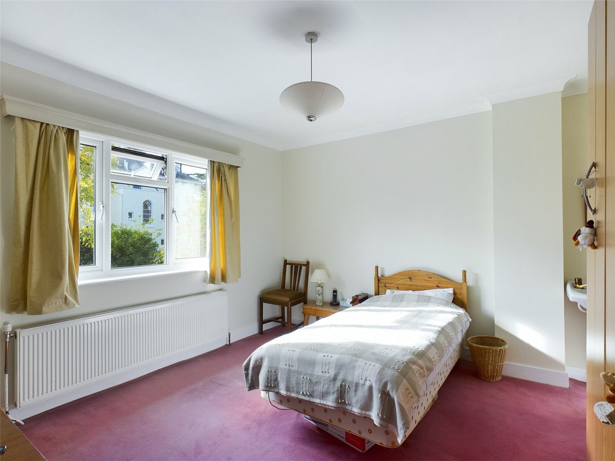 4 bedroom  House for sale in Cheltenham - Slide-9