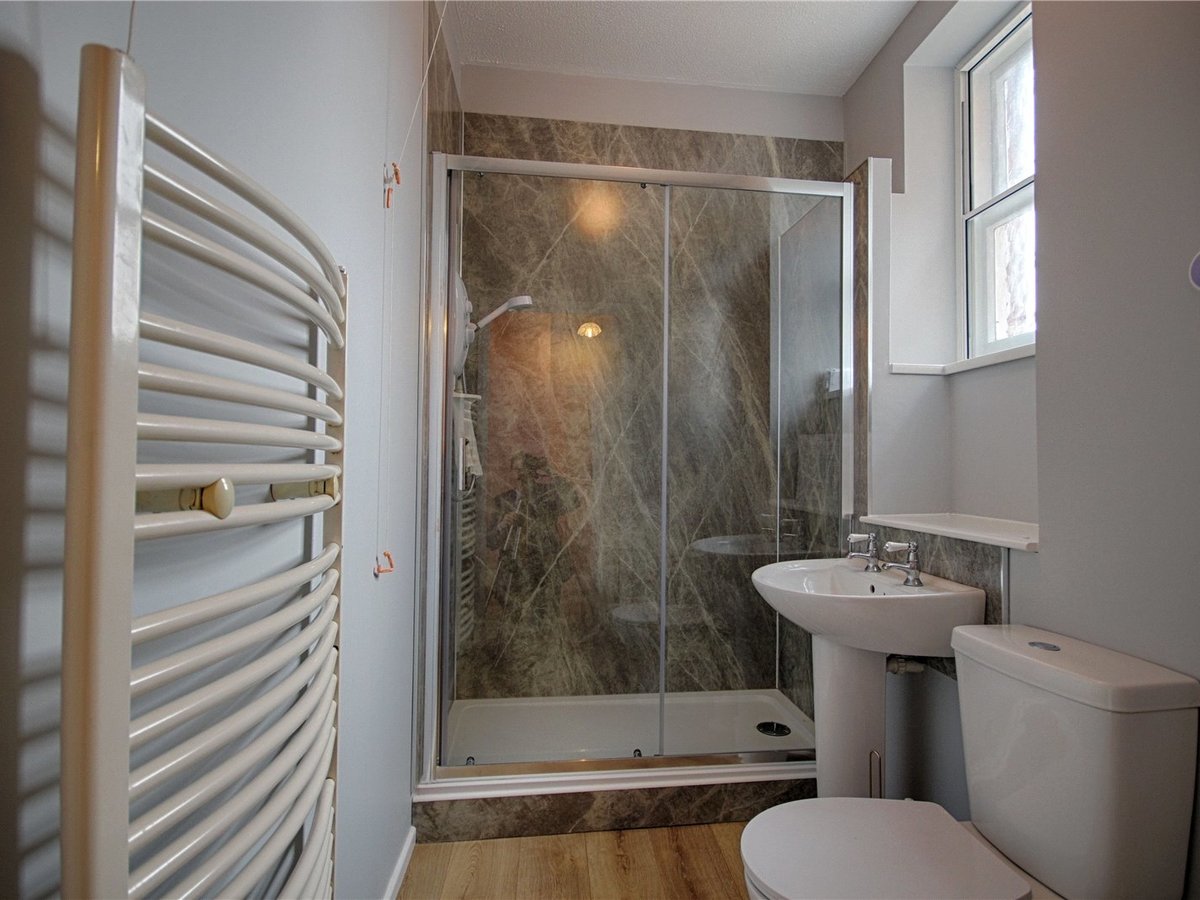 2 bedroom  Flat/Apartment for sale in Tewkesbury - Slide-3