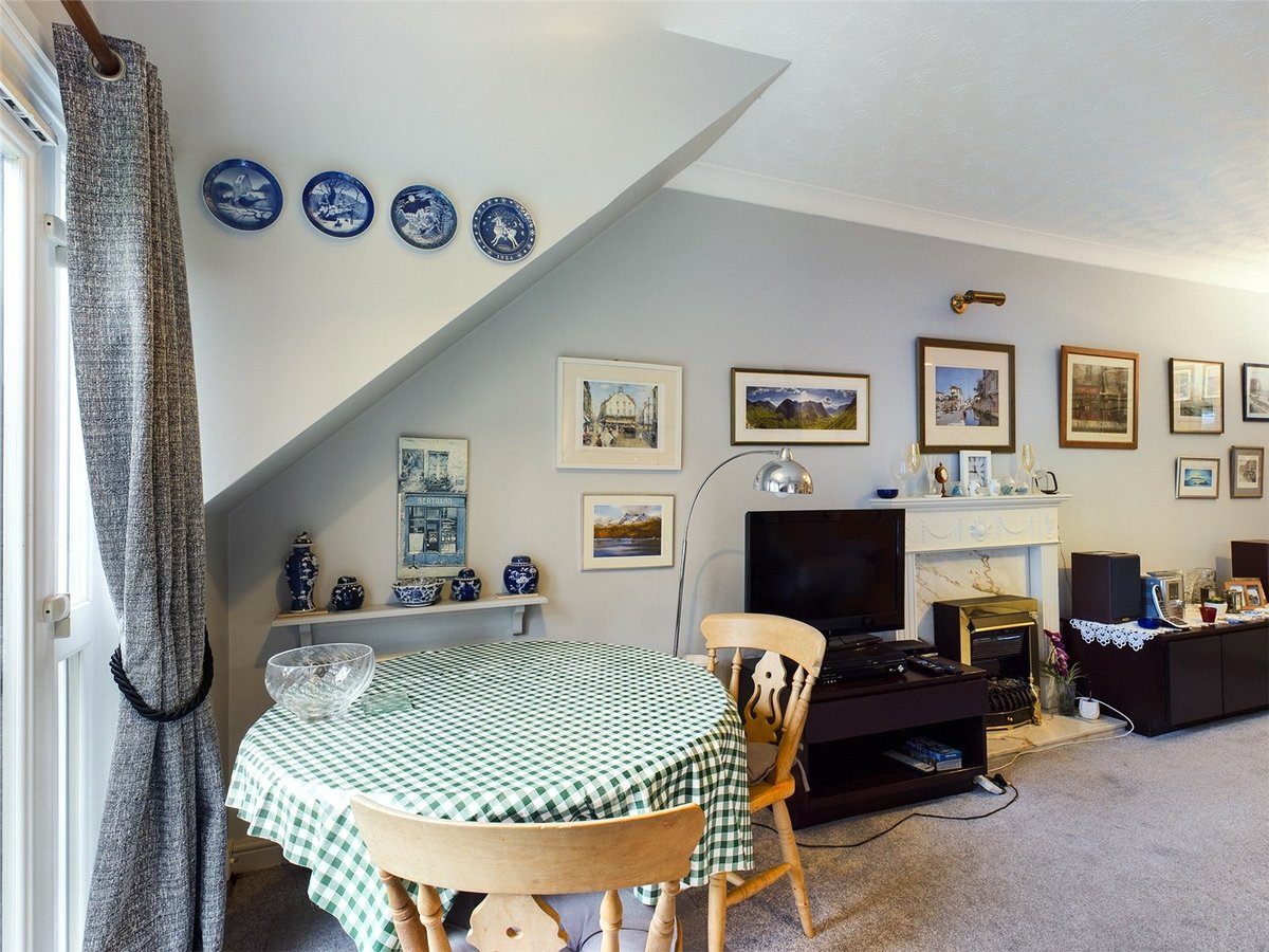 2 bedroom  Flat/Apartment for sale in Cheltenham - Slide-12
