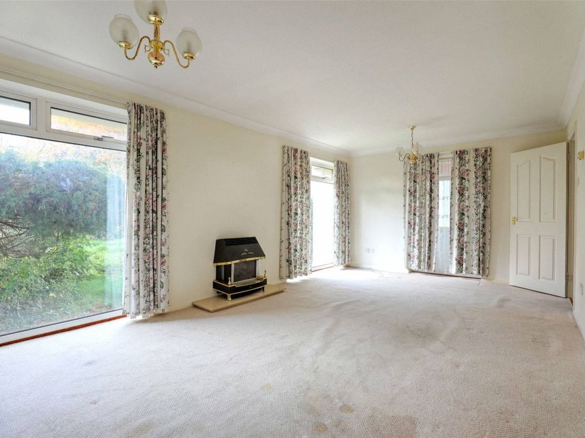 4 bedroom  House for sale in Cheltenham - Slide-2