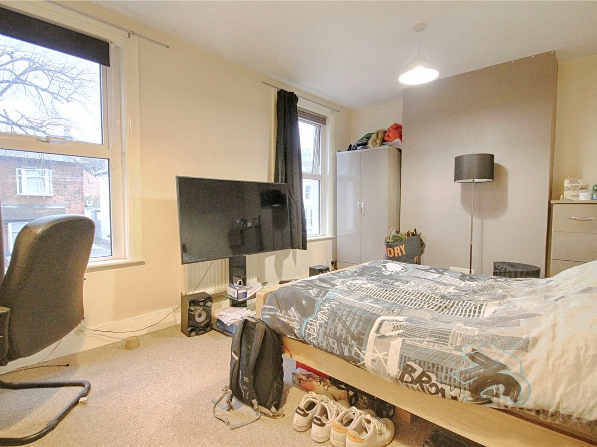 6 bedroom  House for sale in Cheltenham - Slide-7
