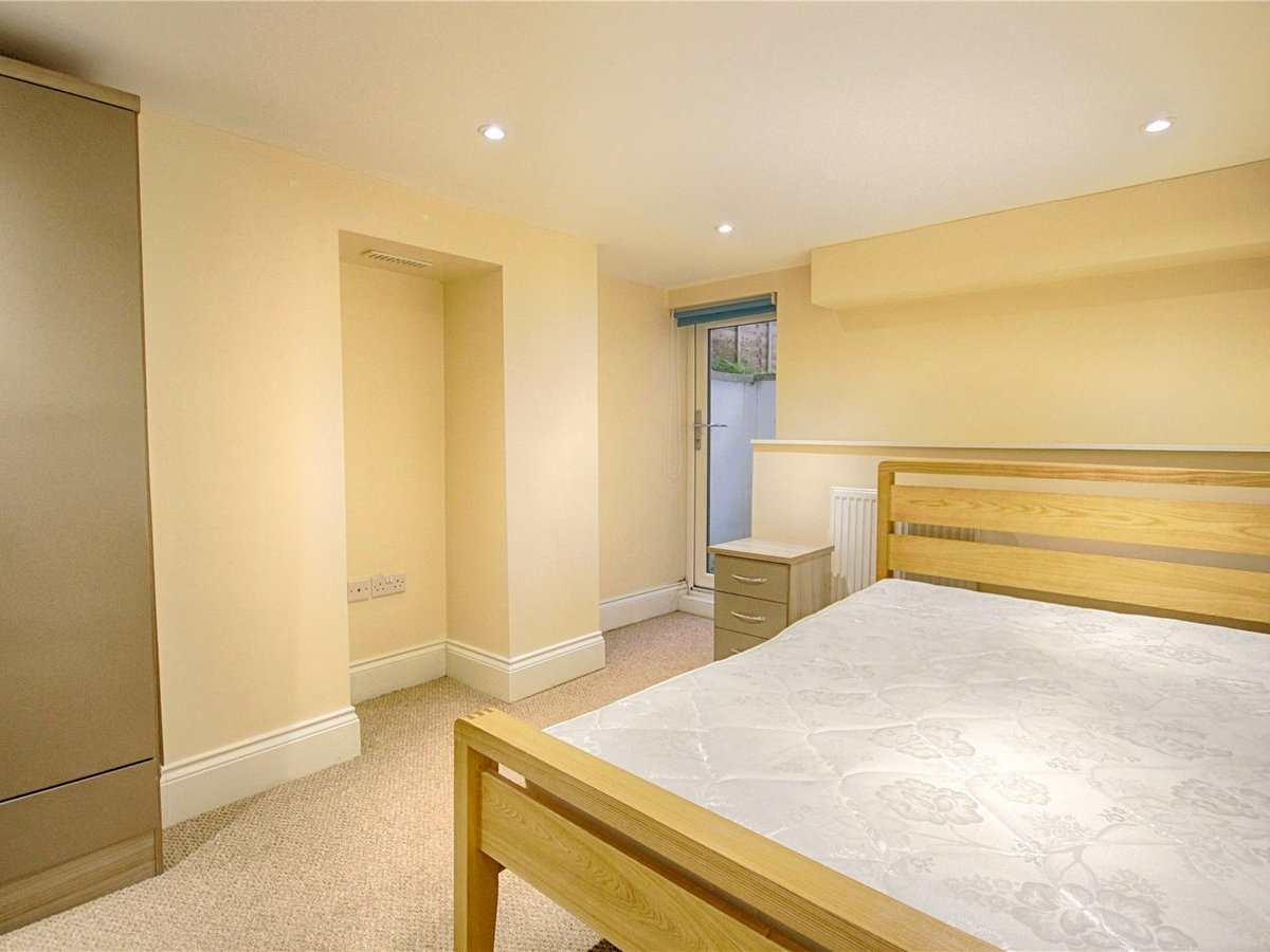 6 bedroom  House for sale in Cheltenham - Slide-10