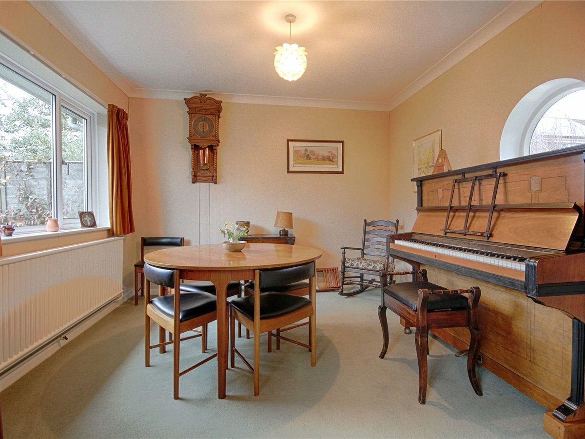 3 bedroom  Bungalow for sale in Gloucestershire - Slide-4
