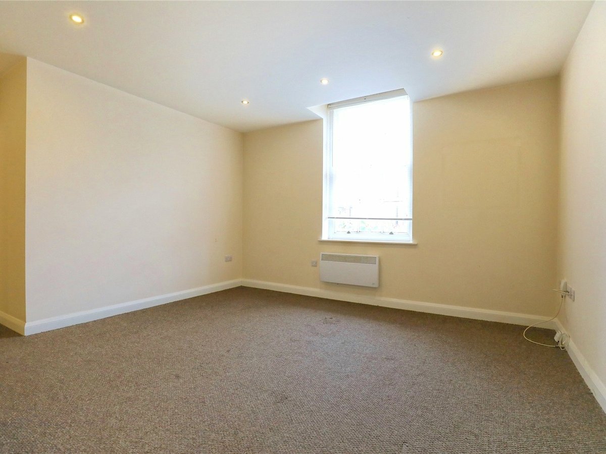 1 bedroom  Flat/Apartment to rent in Gloucestershire - Slide-2