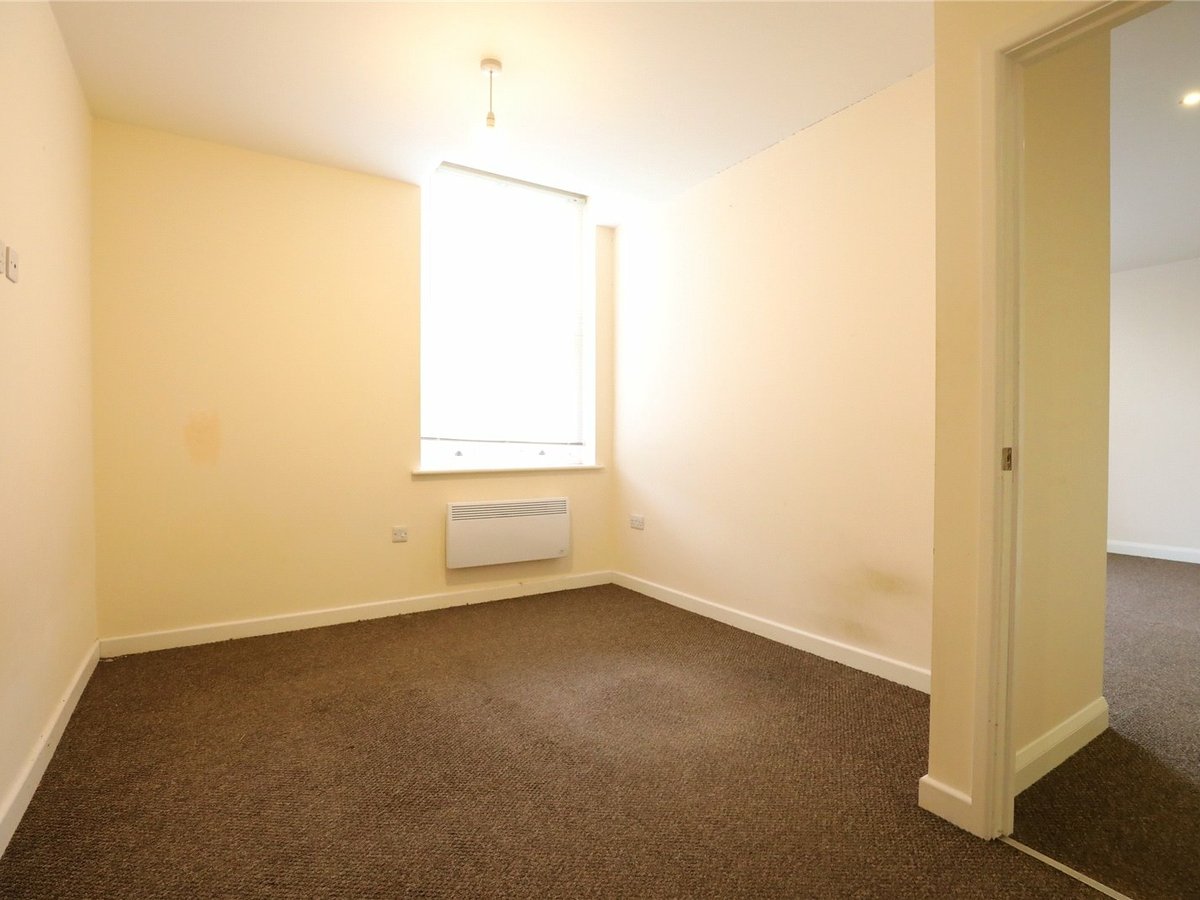 1 bedroom  Flat/Apartment to rent in Gloucestershire - Slide-5