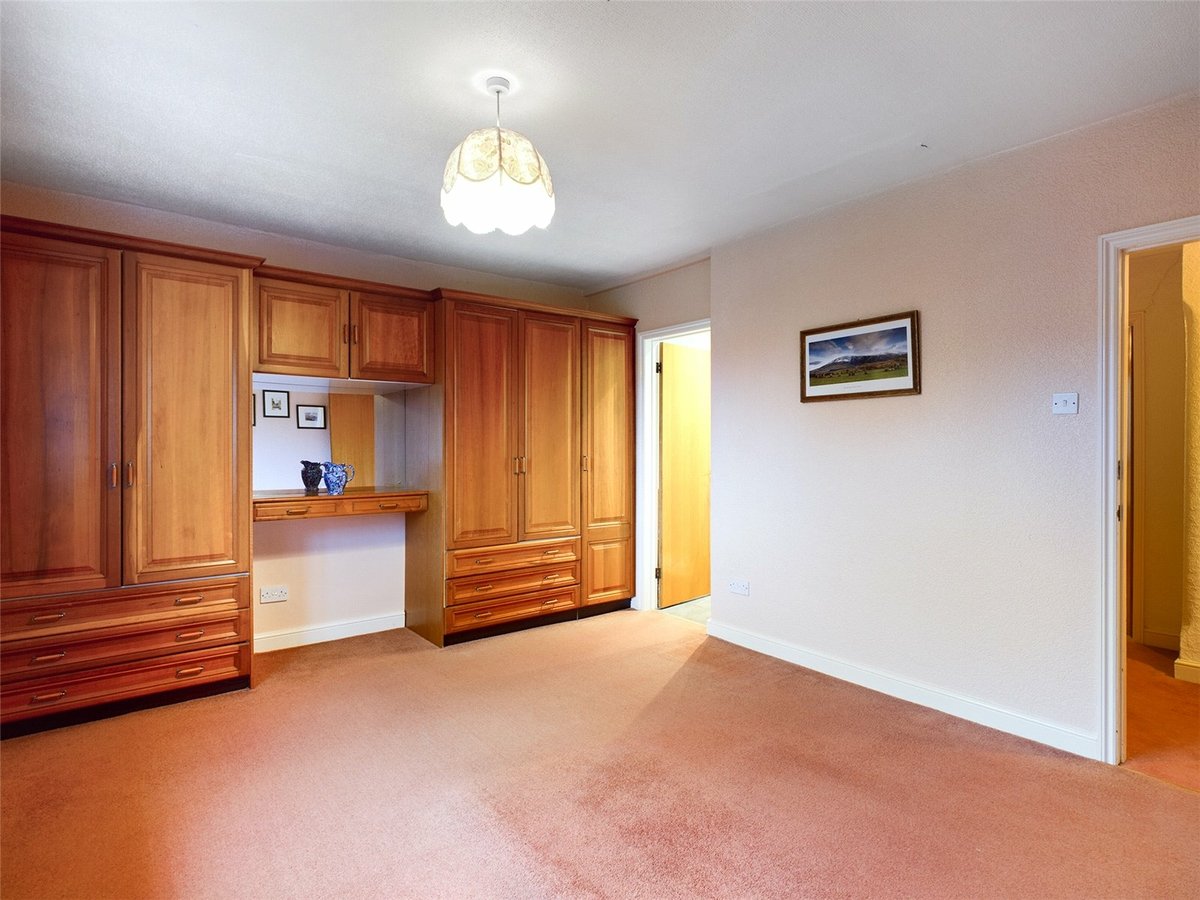 3 bedroom  House,Bungalow for sale in Cheltenham - Slide-12
