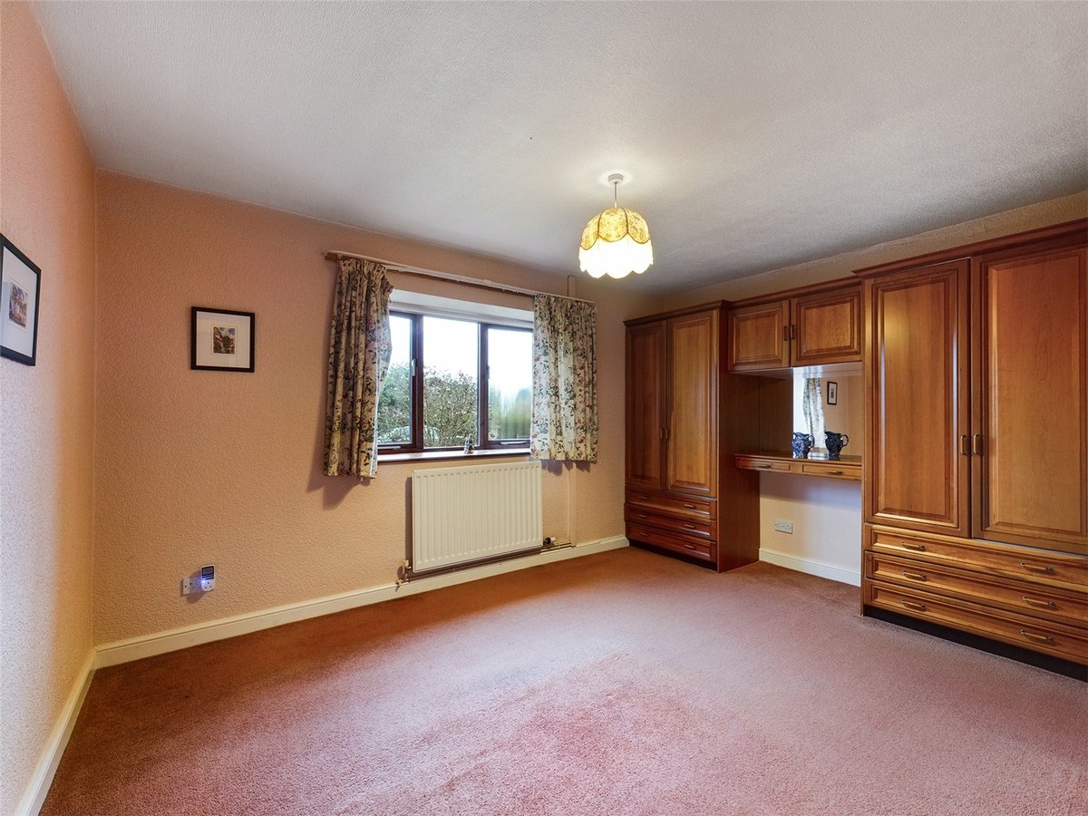 3 bedroom  House,Bungalow for sale in Cheltenham - Slide-7