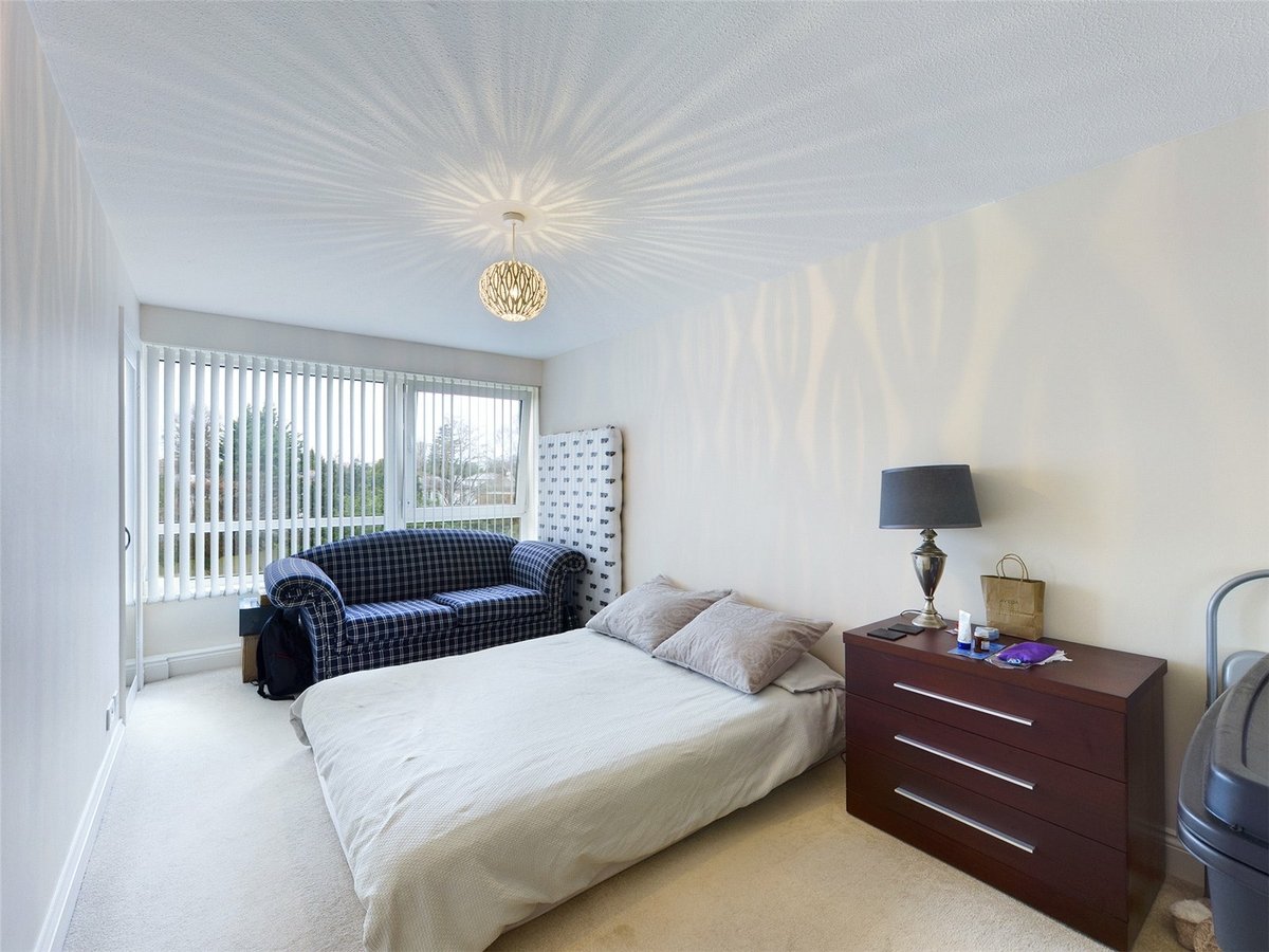2 bedroom  Flat/Apartment for sale in Charlton Kings - Slide-8