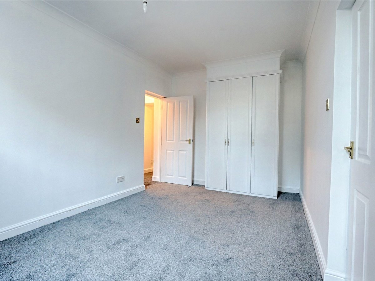 2 bedroom  Flat/Apartment for sale in Gloucestershire - Slide-6