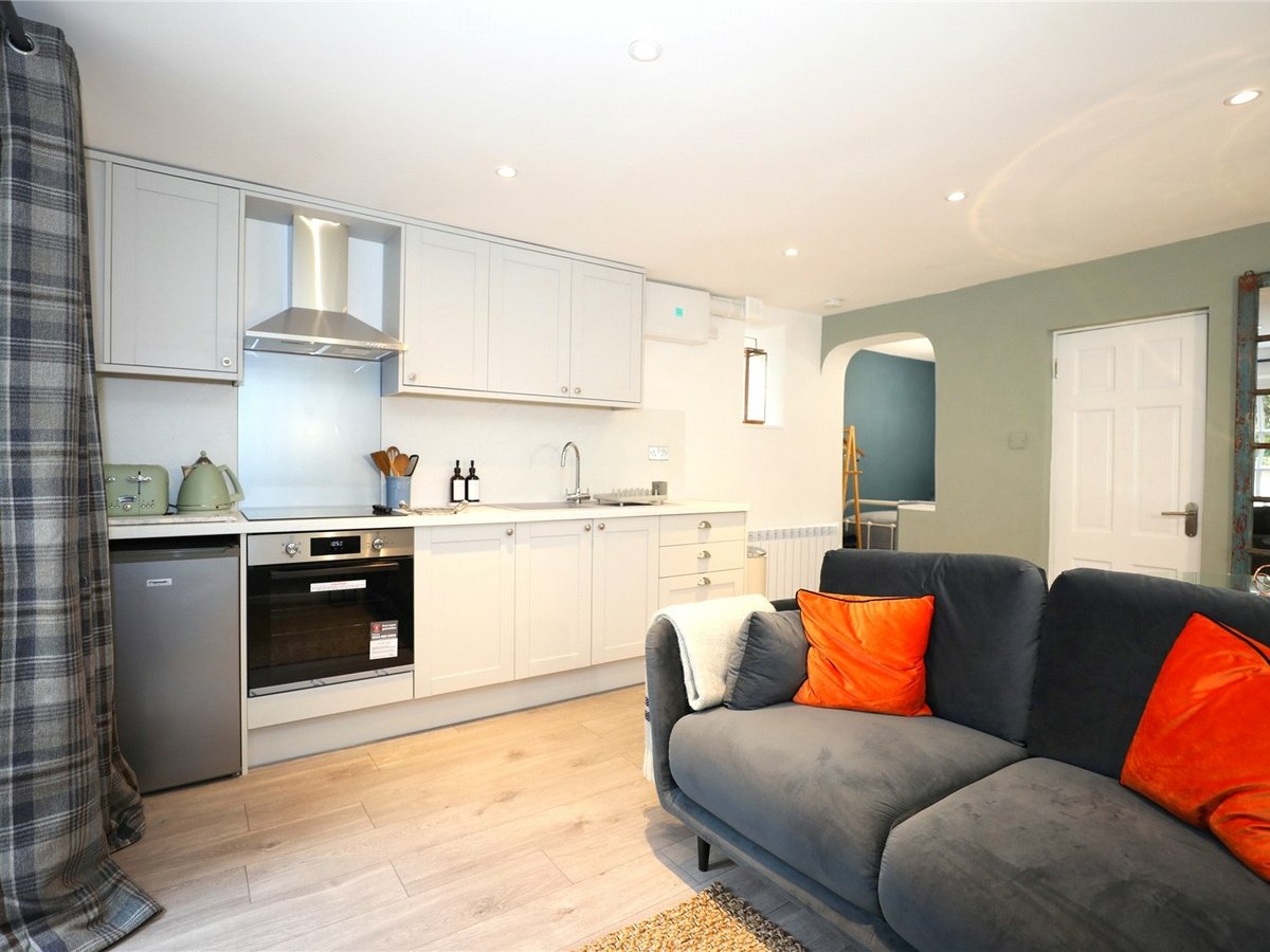 1 bedroom  Flat/Apartment for sale in Gloucestershire - Slide-6