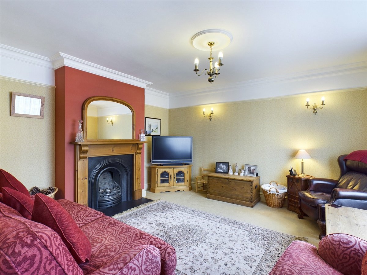 3 bedroom  House for sale in Cheltenham - Slide-2