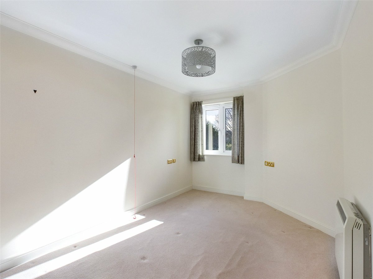 1 bedroom  Flat/Apartment for sale in Gloucestershire - Slide-7