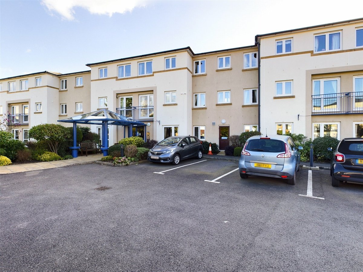 1 bedroom  Flat/Apartment for sale in Gloucestershire - Slide-1