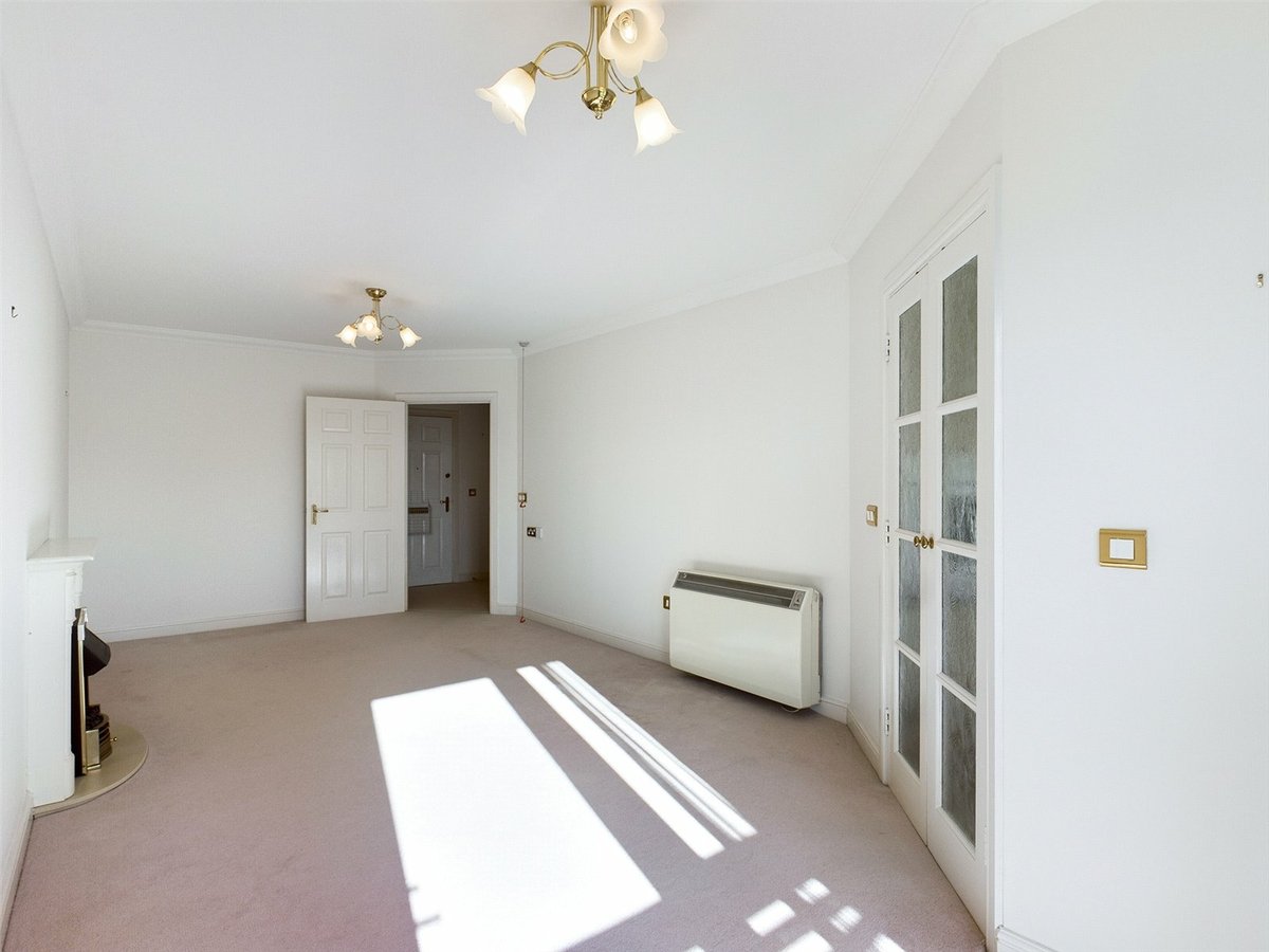 1 bedroom  Flat/Apartment for sale in Gloucestershire - Slide-6