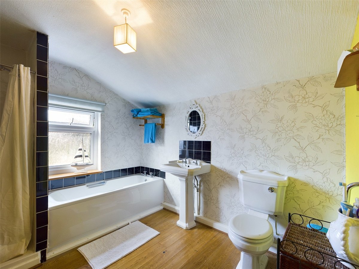 2 bedroom  House for sale in Gloucestershire - Slide-9