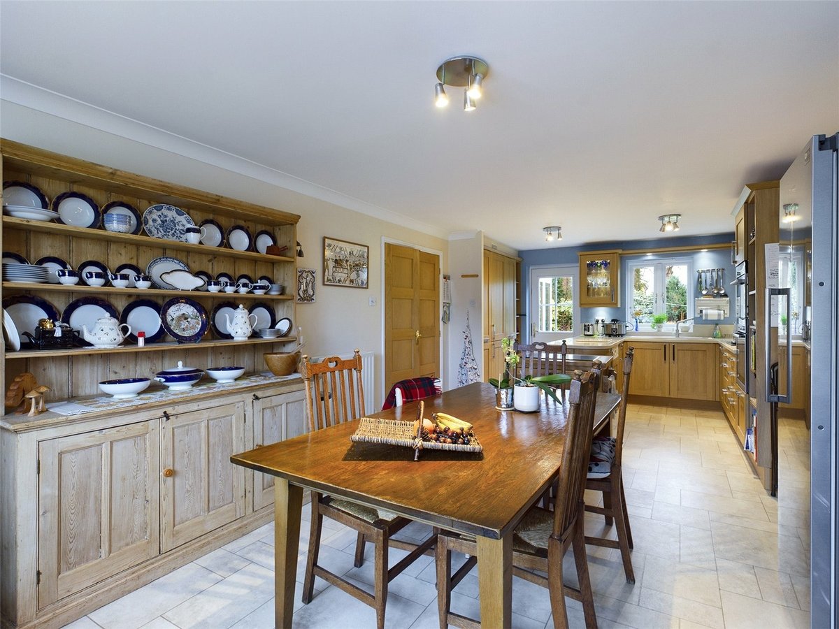4 bedroom  House for sale in Gloucestershire - Slide-6