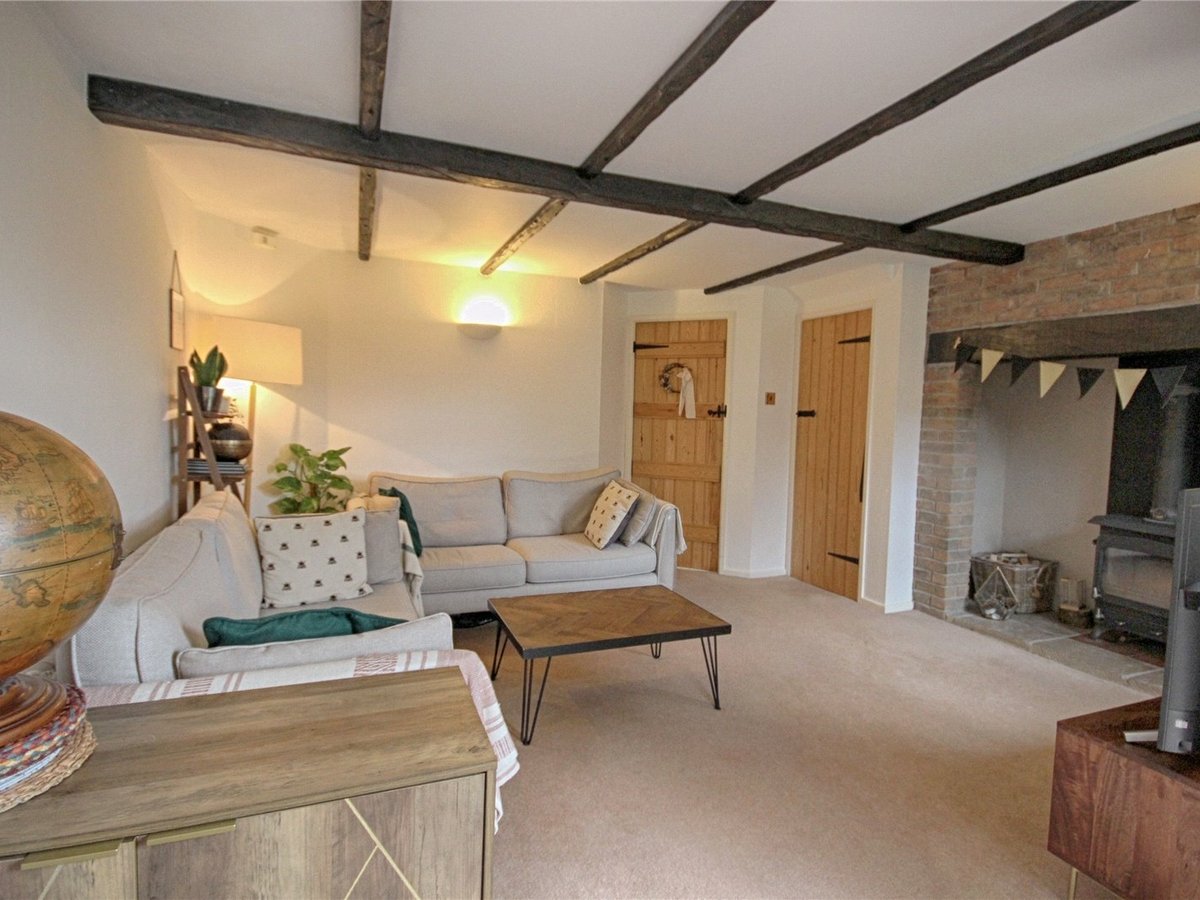 3 bedroom  House for sale in Cheltenham - Slide-3
