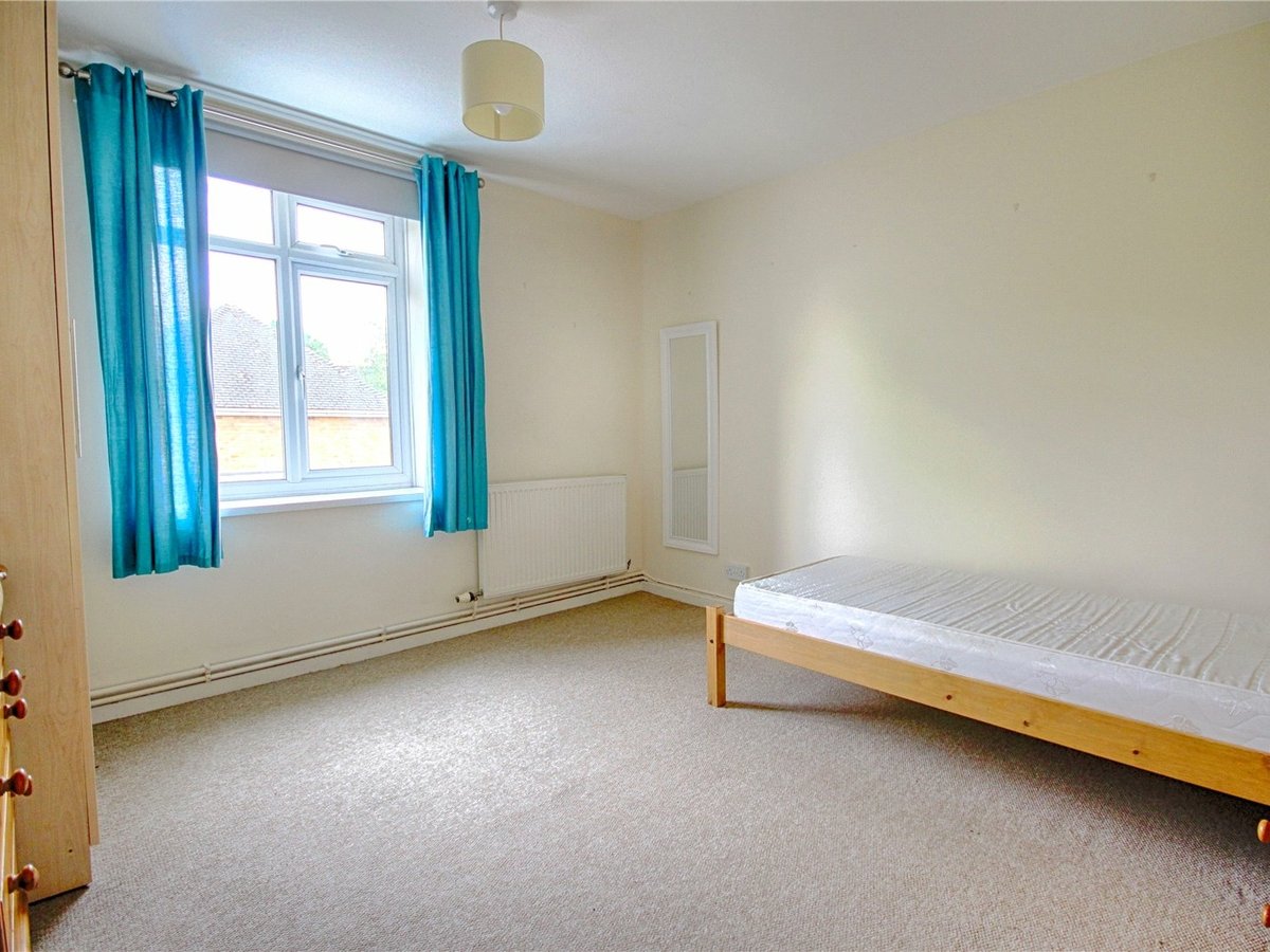 4 bedroom  Flat/Apartment for sale in Gloucestershire - Slide-3