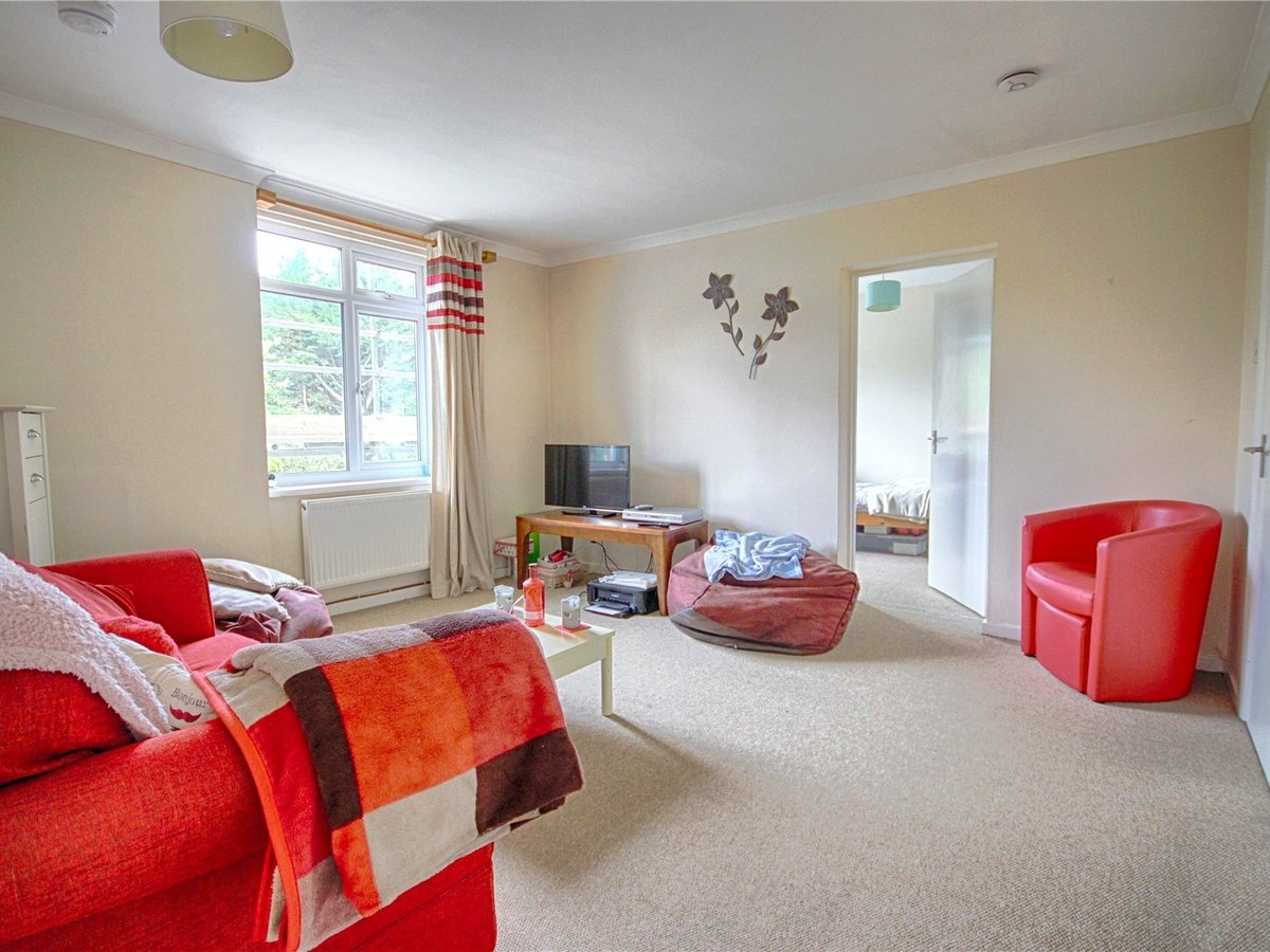 4 bedroom  Flat/Apartment for sale in Gloucestershire - Slide-2