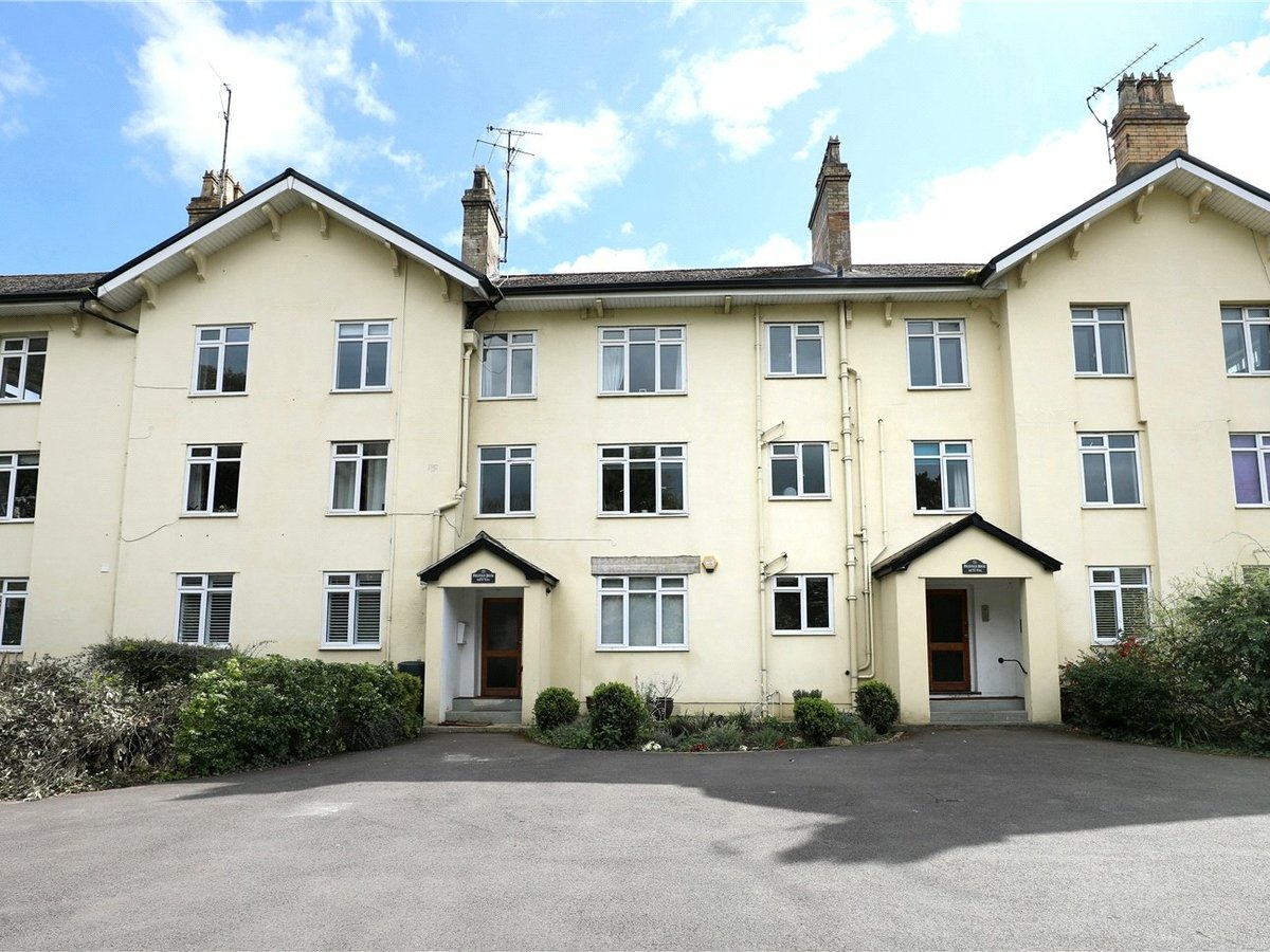 4 bedroom  Flat/Apartment for sale in Gloucestershire - Slide-1