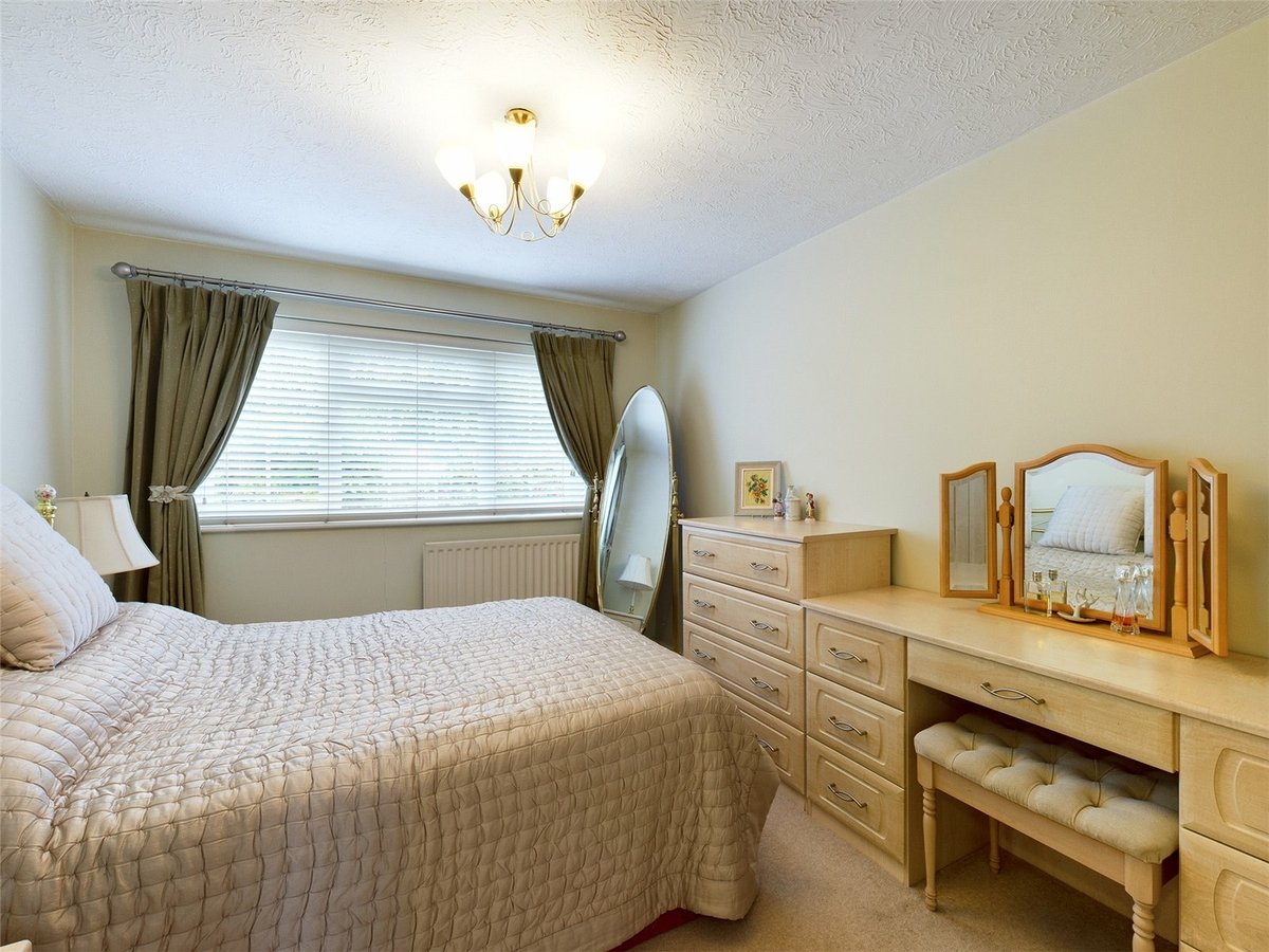 2 bedroom  Bungalow for sale in Gloucestershire - Slide-8