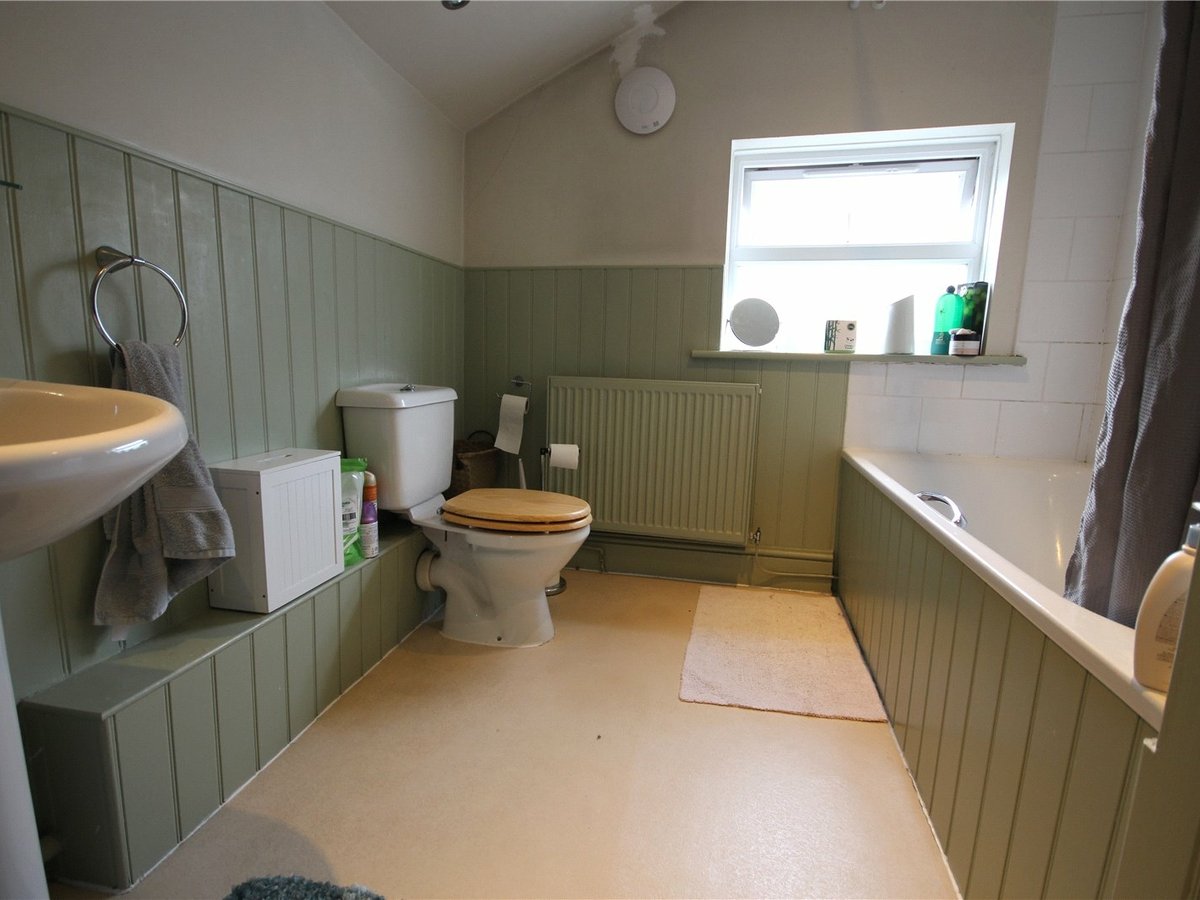 3 bedroom  House for sale in Gloucestershire - Slide-9