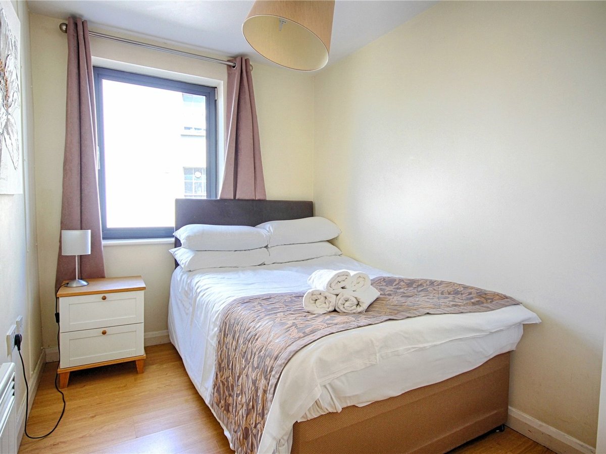 2 bedroom  Flat/Apartment for sale in Gloucestershire - Slide-9