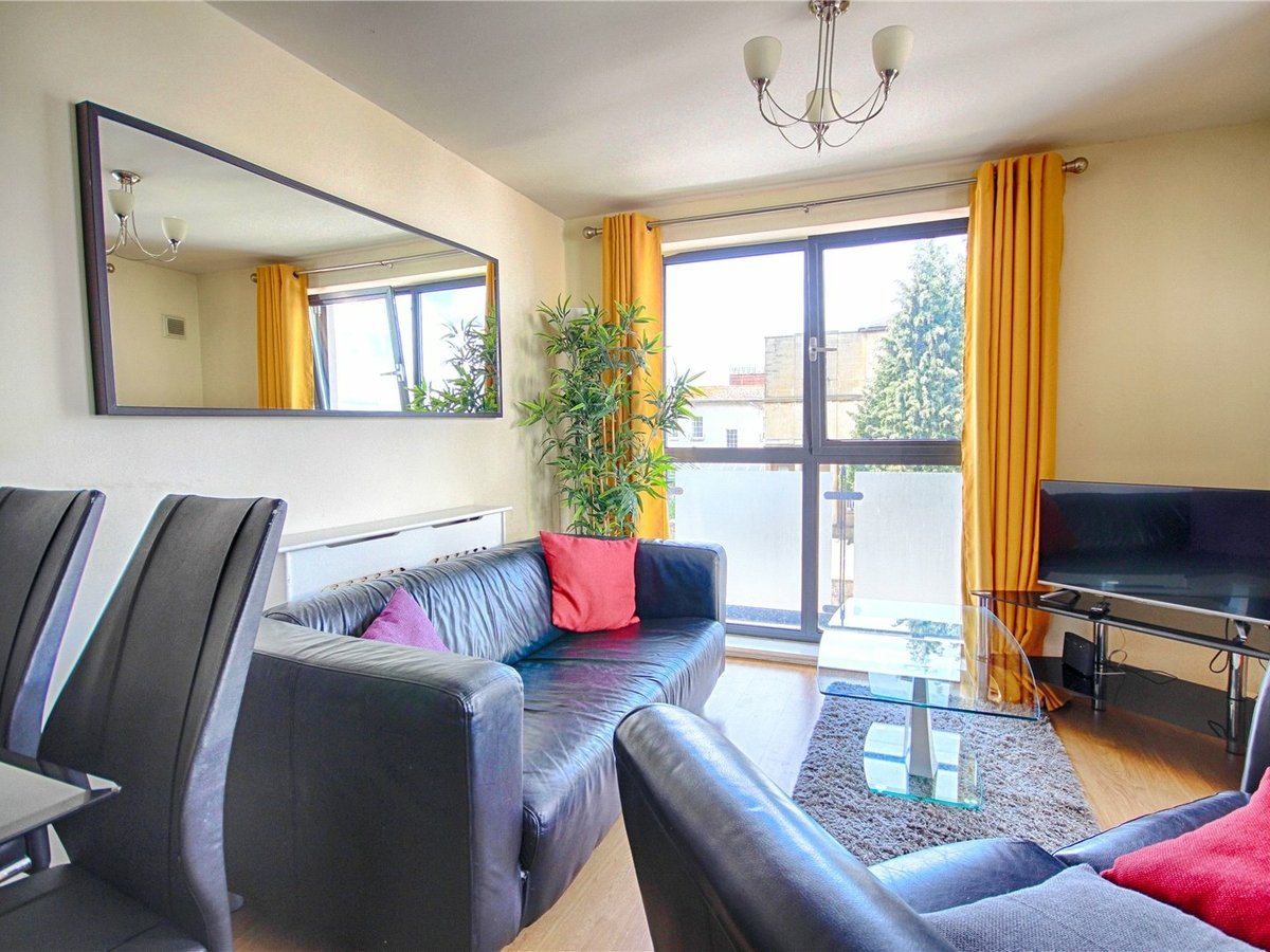 2 bedroom  Flat/Apartment for sale in Gloucestershire - Slide-13