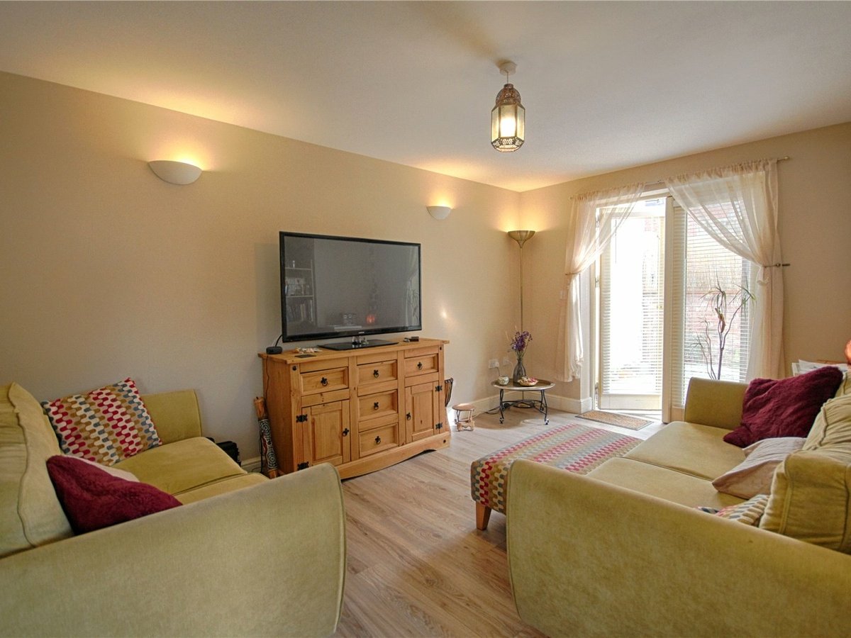 2 bedroom  Flat/Apartment for sale in Gloucestershire - Slide-1