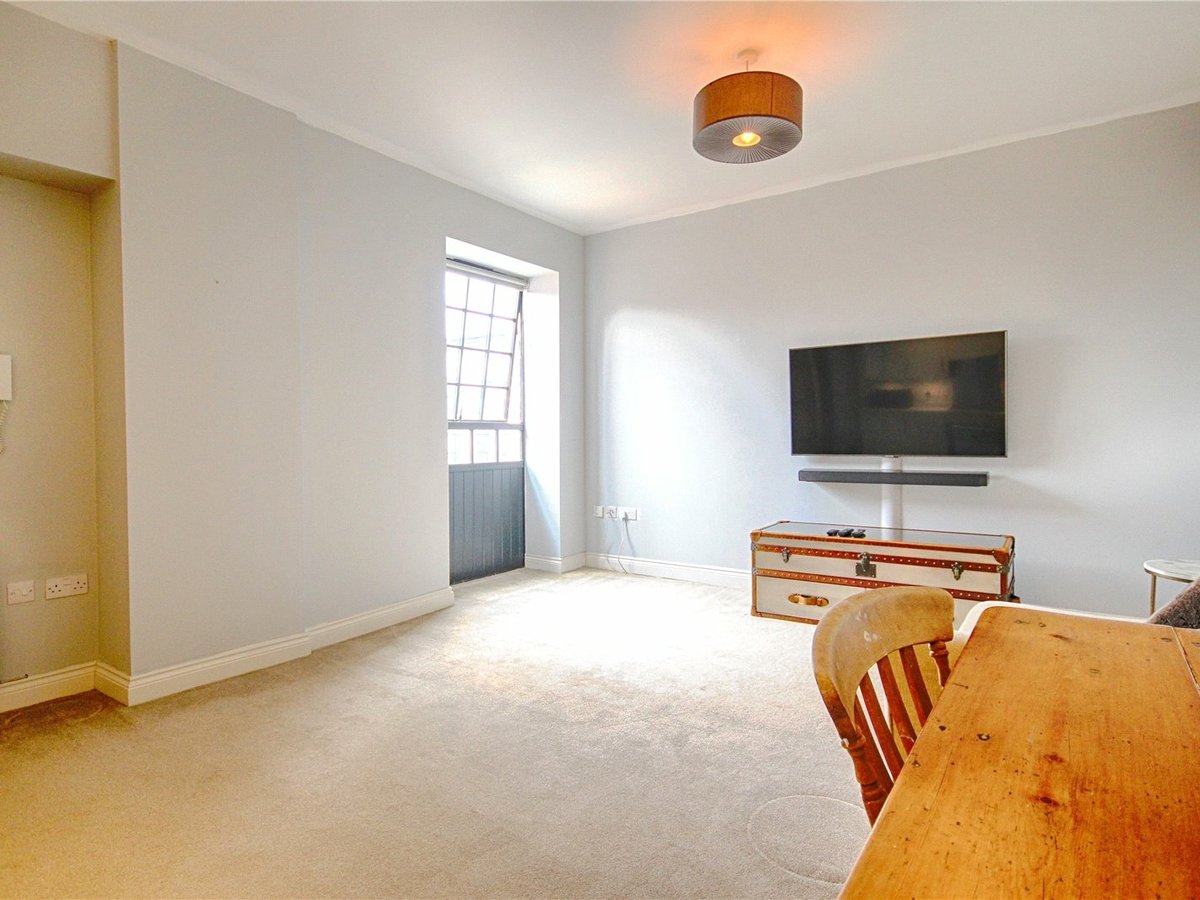 1 bedroom  Flat/Apartment for sale in Cheltenham - Slide-4