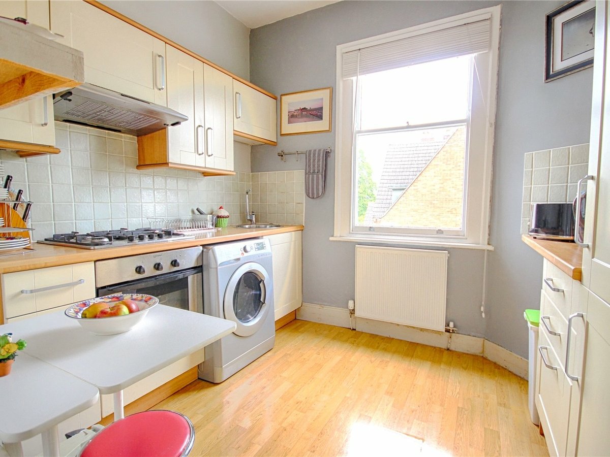 1 bedroom  Flat/Apartment for sale in Gloucestershire - Slide-4