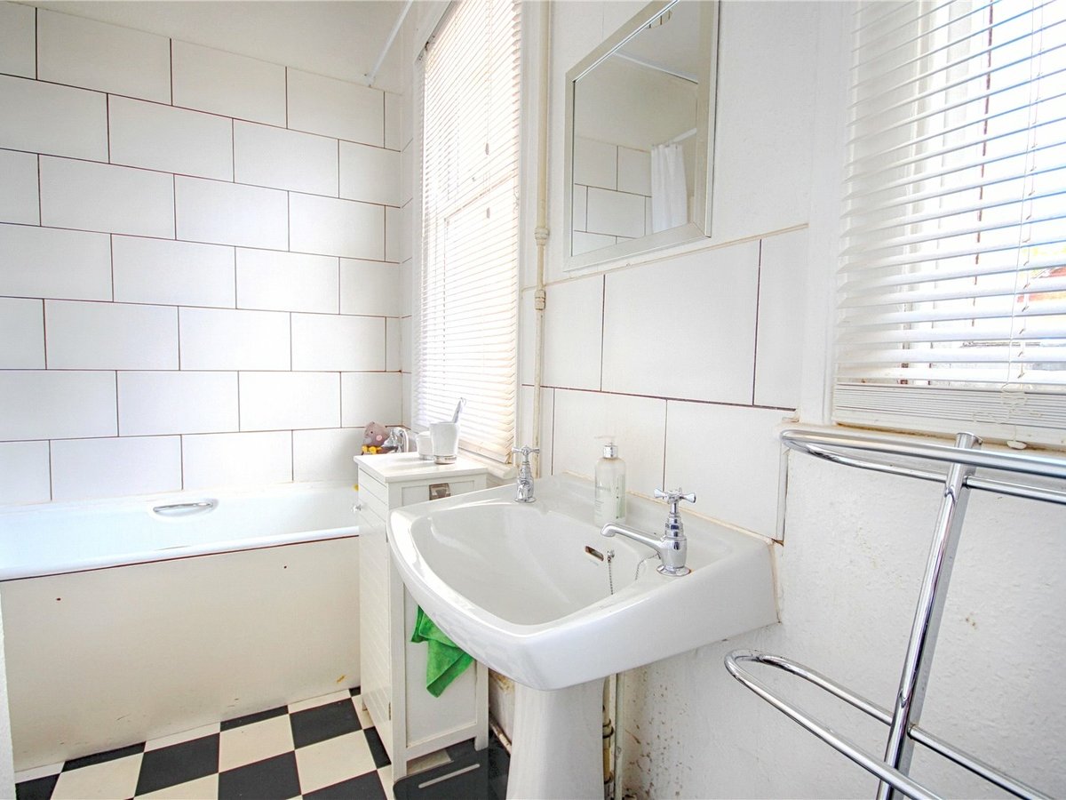 1 bedroom  Flat/Apartment for sale in Gloucestershire - Slide-11
